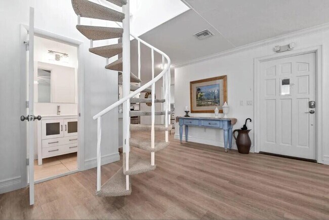 Building Photo - 941 Ocean Dr