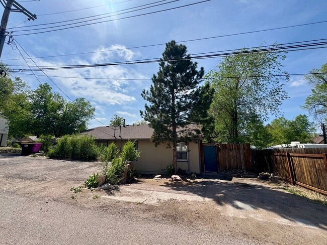 Building Photo - 612 E Las Animas St