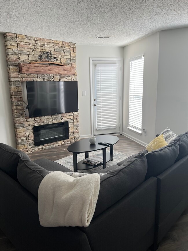 Building Photo - 11 Hamiltons Bay Ct