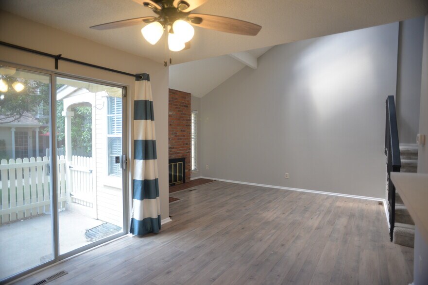 Building Photo - 2862 W Long Dr