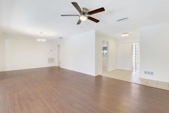Building Photo - 1284 SW 9th St