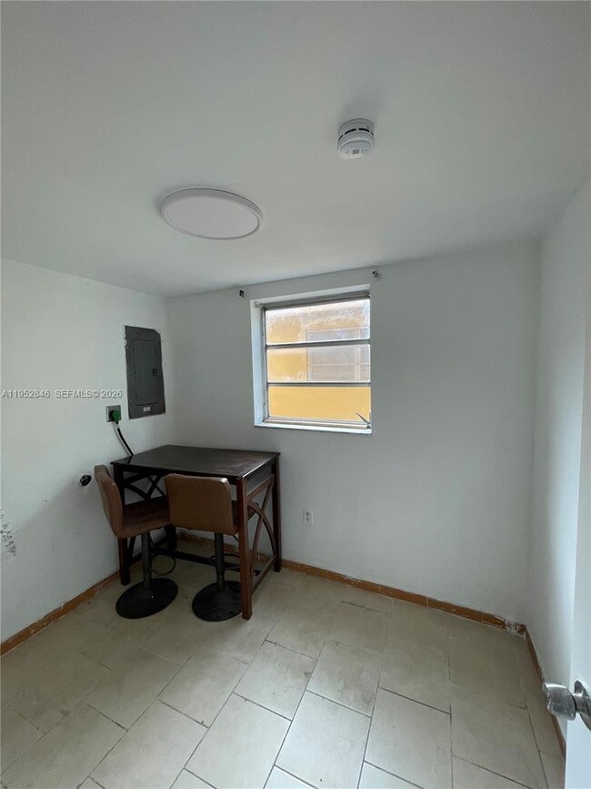 Building Photo - 3500 E 6th Ave