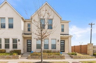 Building Photo - 4937 Barcelona Ave