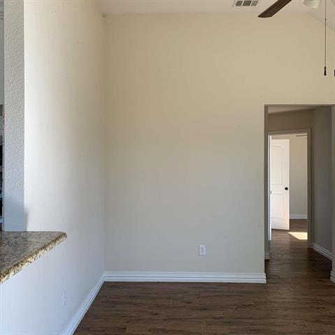 Building Photo - 409 Maple Row