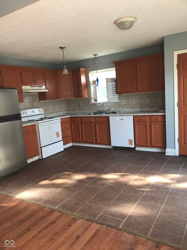 Building Photo - 8048 Southern Trails Pl