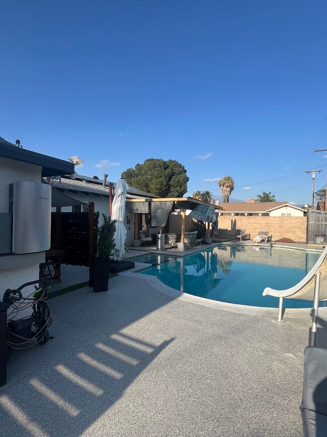 Building Photo - 40585 Sanalamar Dr