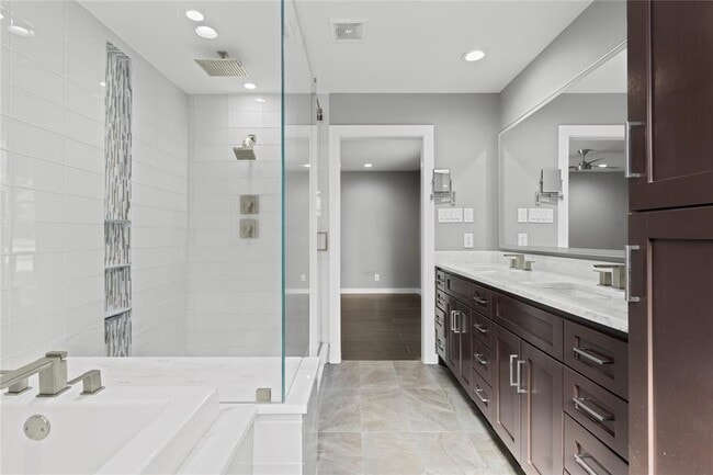 Building Photo - 22435 Elsinore Dr