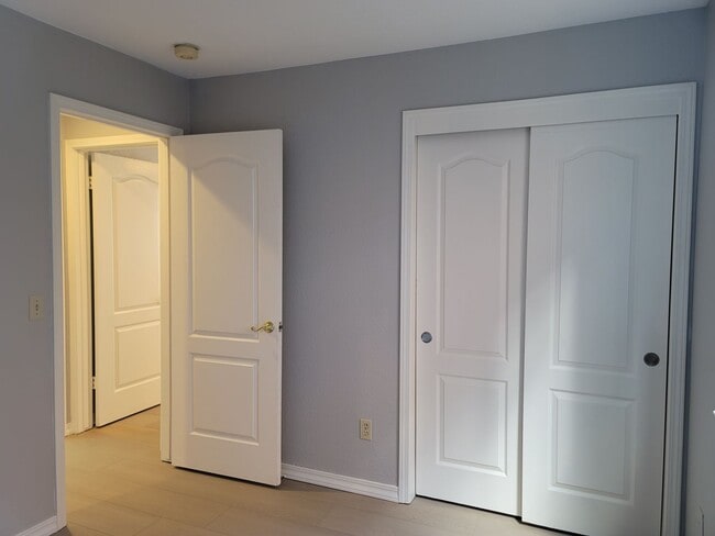 Building Photo - No Deposit