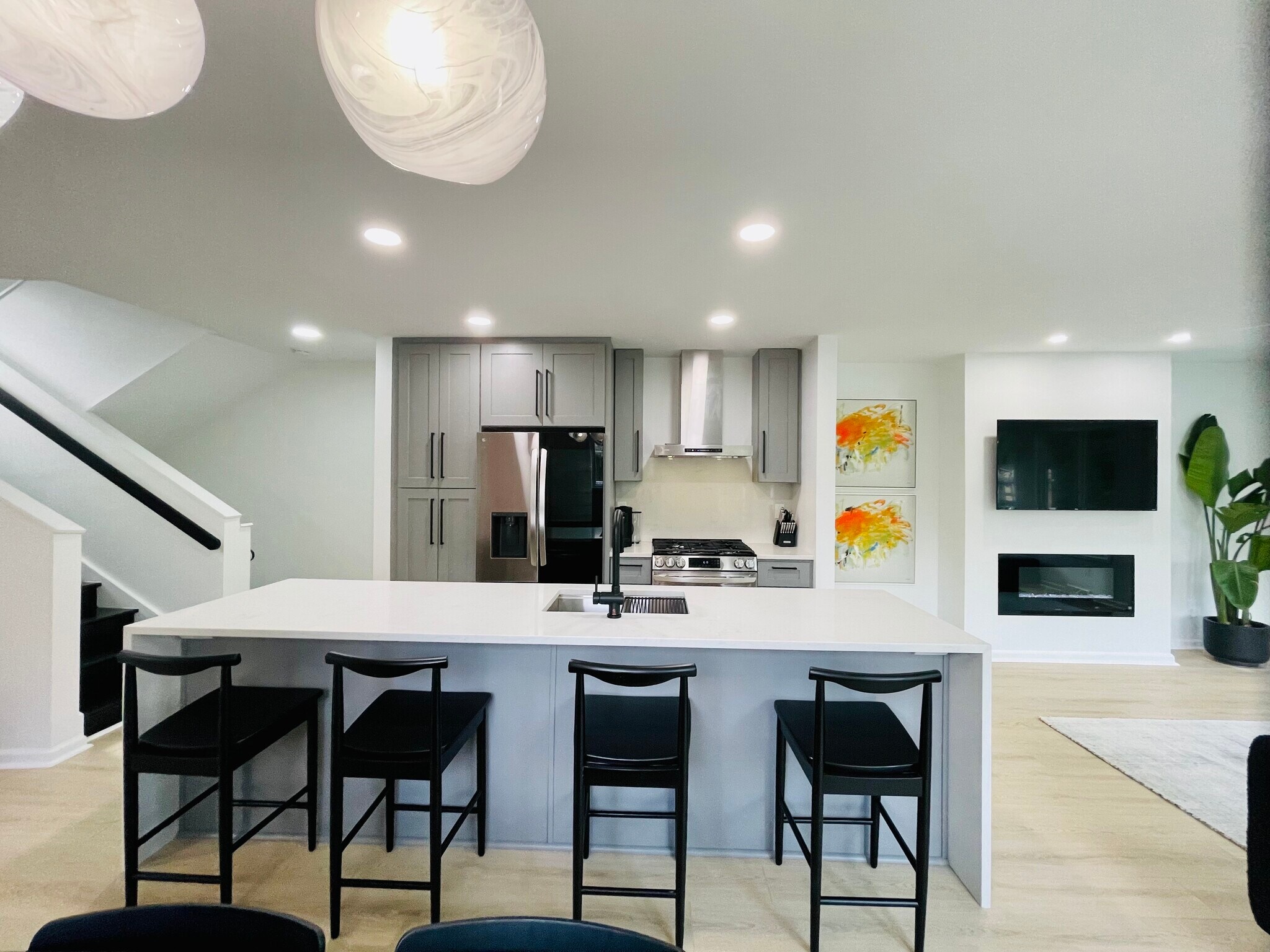 Building Photo - 323 Gross St