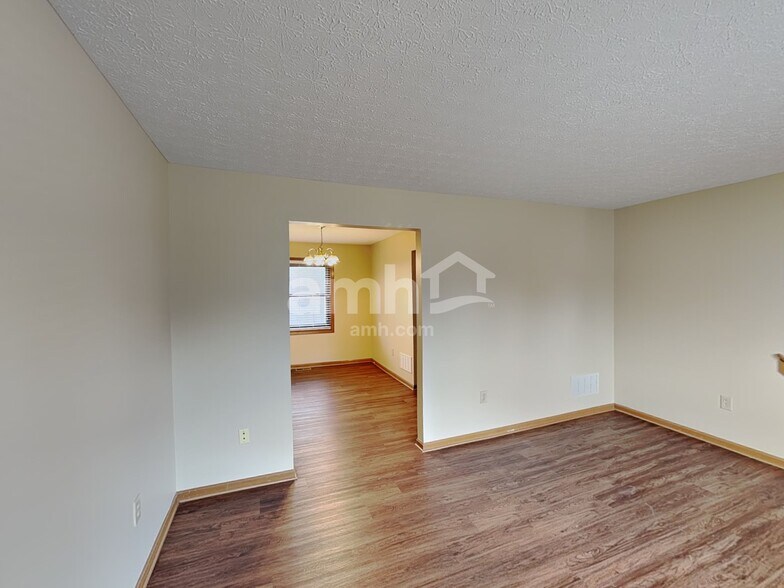 Building Photo - 105 Elmwood St