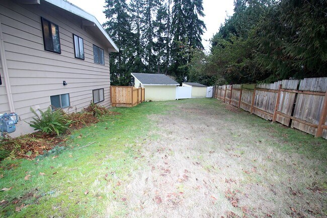 Building Photo - FULLY RENOVATED 3 BED, 2 BATH BELLEVUE HOM...