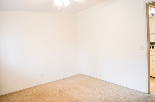 Building Photo - C2508  Bldg I  Unit 50 Grantwood