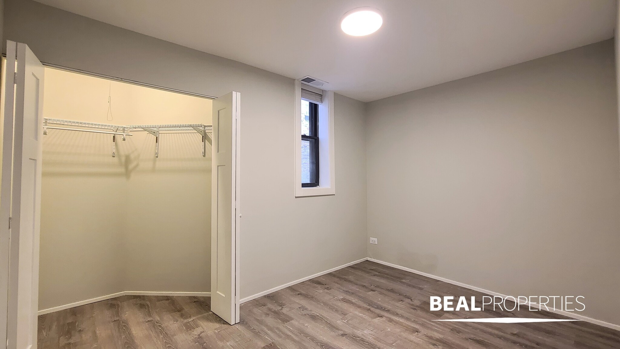 Building Photo - 604 W Surf St