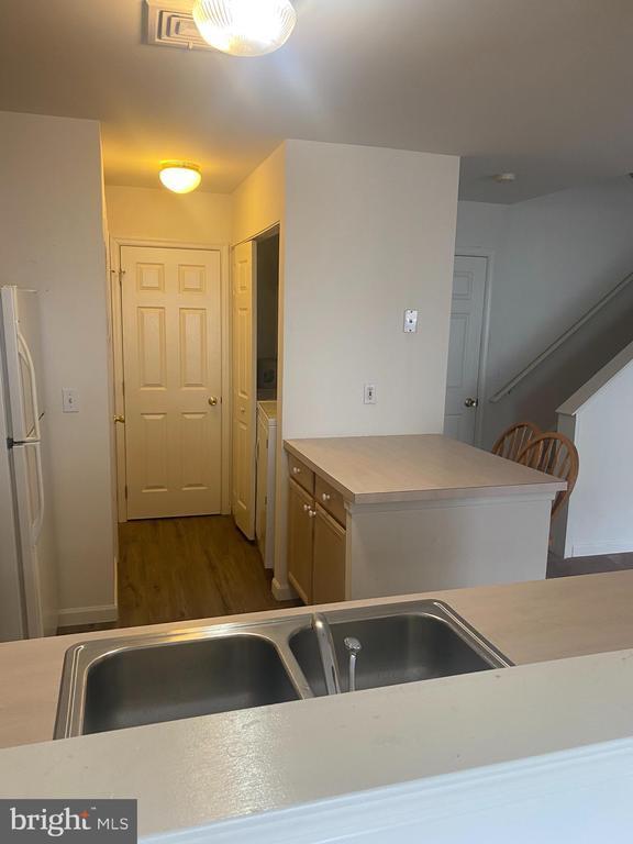 Building Photo - 40 Courtyard Dr