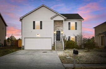 Building Photo - 1304 Freedom Dr