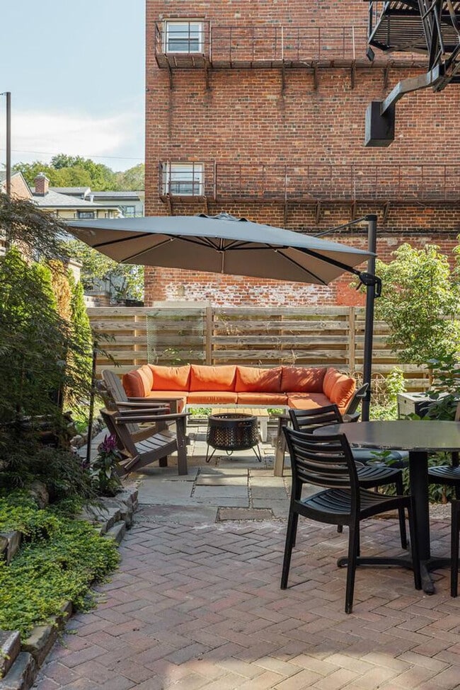 Building Photo - 1326 Broadway-SI ID1324946P