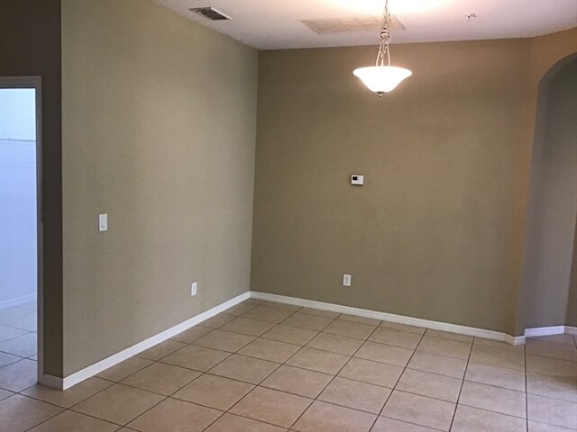 Building Photo - 10016 Caroline Park Dr