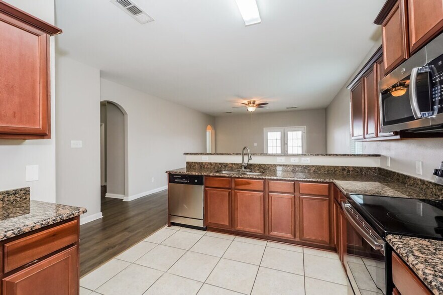 Building Photo - 6120 Chalk Hollow Dr