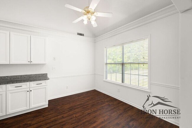 Building Photo - 379 Beech Hollow Trail SW