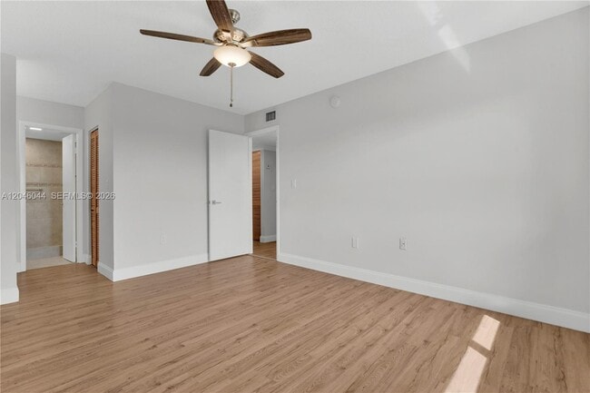 Building Photo - 1121 SW 122nd Ave