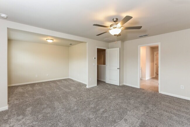 Building Photo - 5915 Green Ash Ct