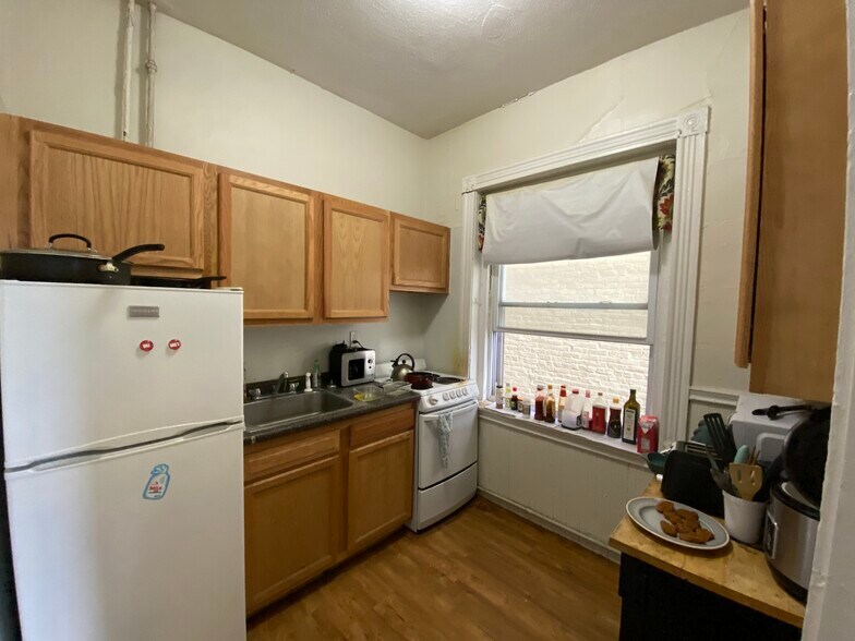 Primary Photo - 1348 Commonwealth Ave