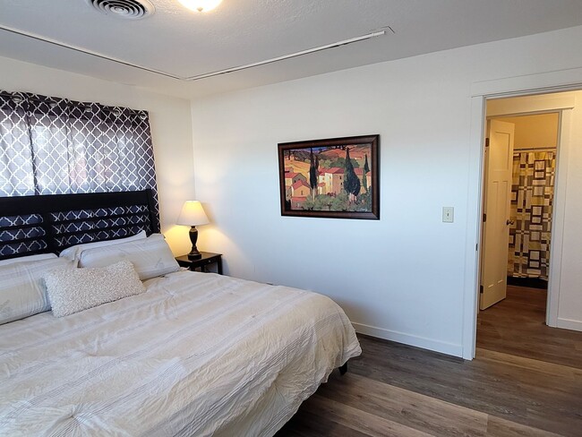 Building Photo - 824 NE 4th St