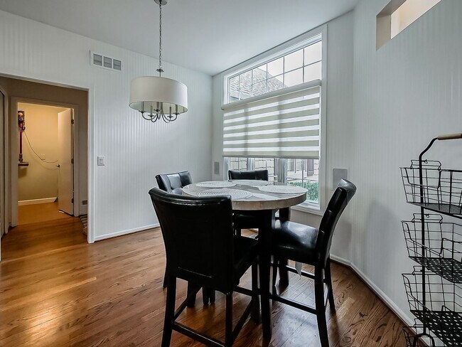 Building Photo - AVAILABLE NOW! Sun-Filled 3-Bed, 2.5-Bath Home with Golf Course Views in Bloomfield Hills