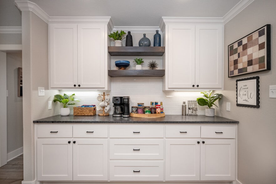 Building Photo - 214 Helena St