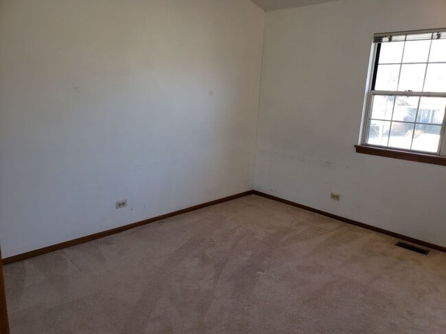 Building Photo - 107 Sumac Ln