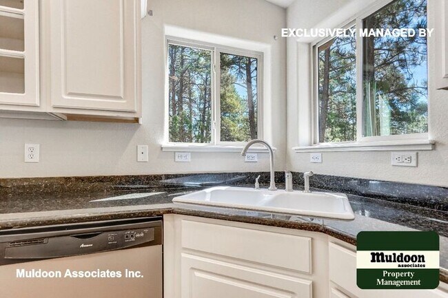 Building Photo - 8385 Woodcrest Dr