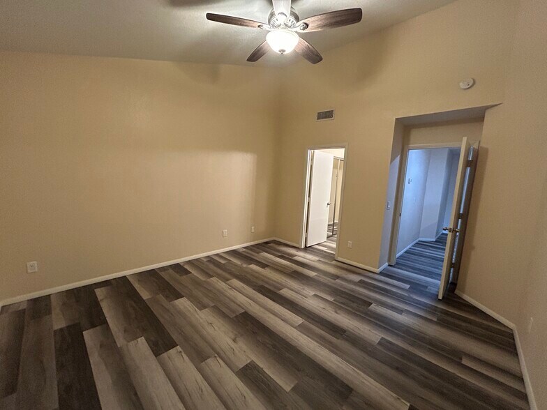 Building Photo - 505 E Kerry Ln