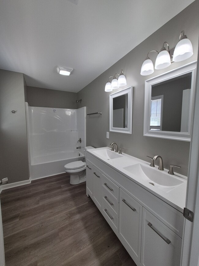 Building Photo - 250 Charlotte Cir