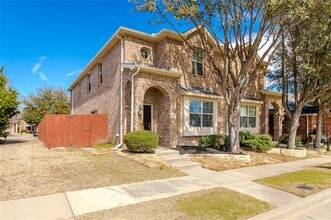 Building Photo - 5928 Round Up Ln