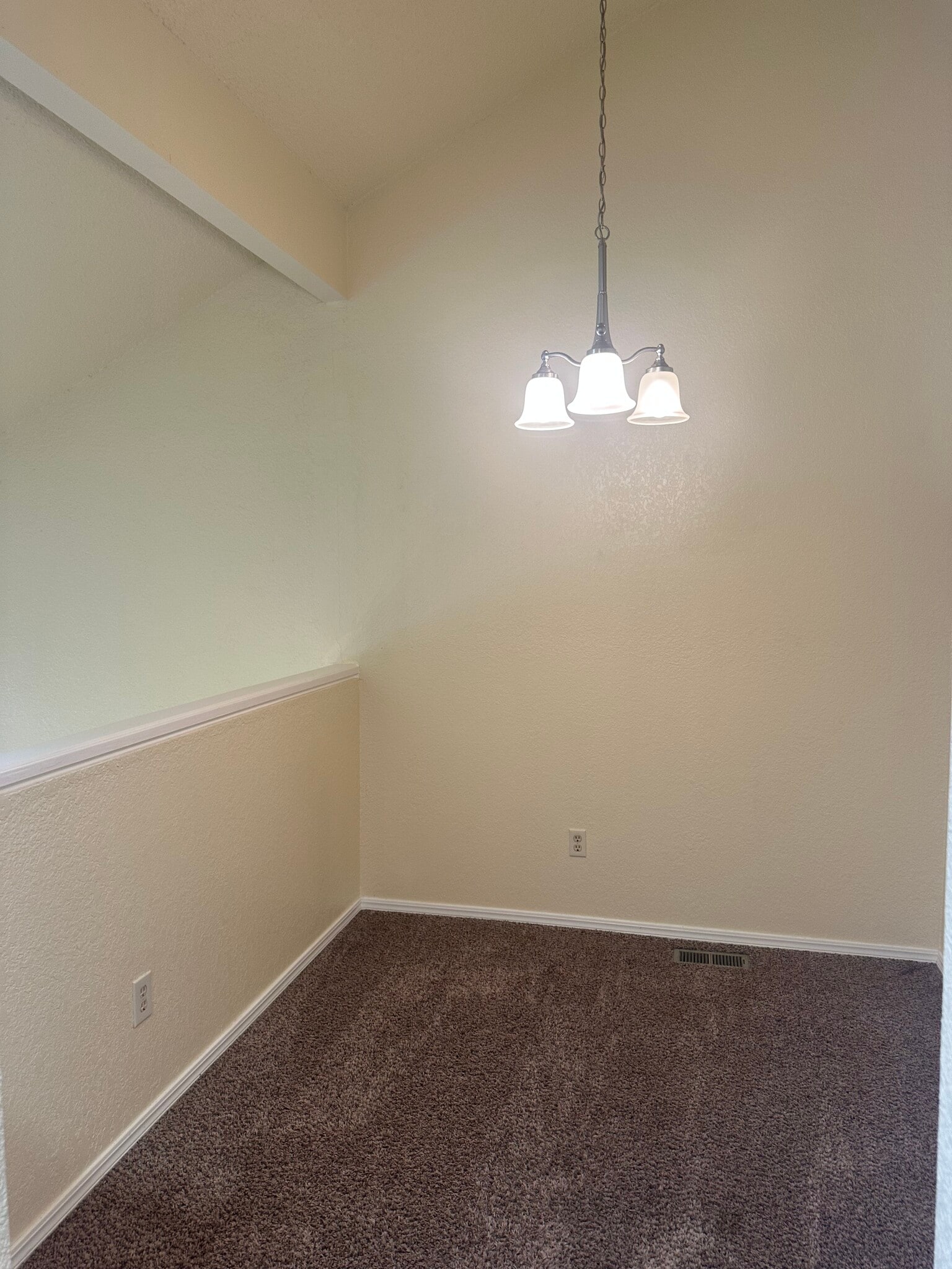 Building Photo - 9810 Walnut Ln