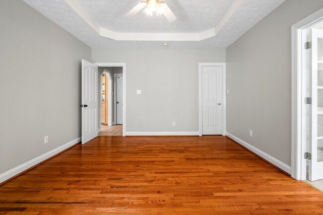 Building Photo - 619 Greyshire Dr