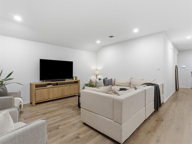 Building Photo - 11120 E Chase Ln