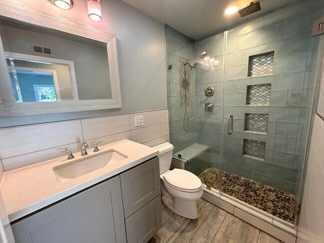Building Photo - Clean and Upgraded 4 Bedroom Home Availabl...