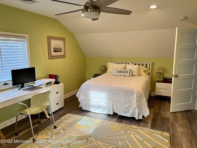 Building Photo - 218 Marine Pl