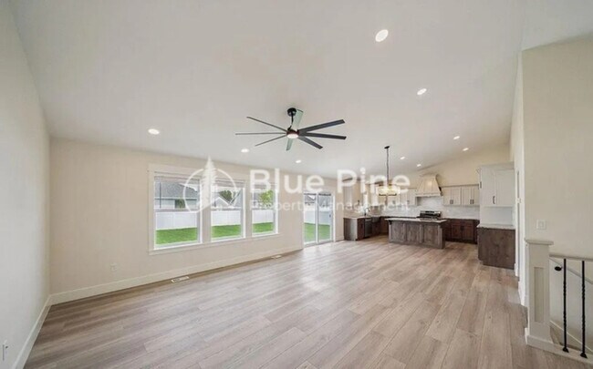 Building Photo - 184 Galena Smt