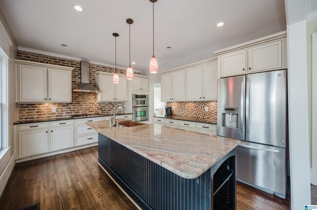 Building Photo - 2810 Rhodes Cir S