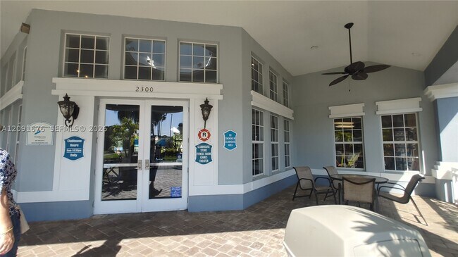 Building Photo - 8148 Sun Palm Dr