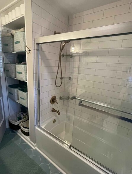 Building Photo - 1042 Interurban Ave