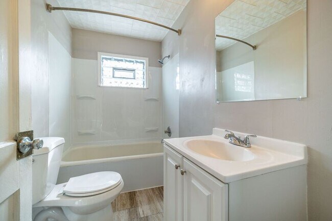 Building Photo - 2825 Sullivant Ave