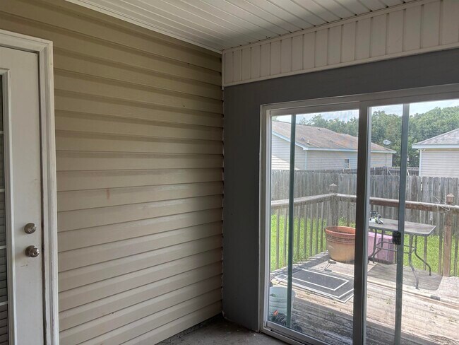 Building Photo - 5261 Montejo Dr