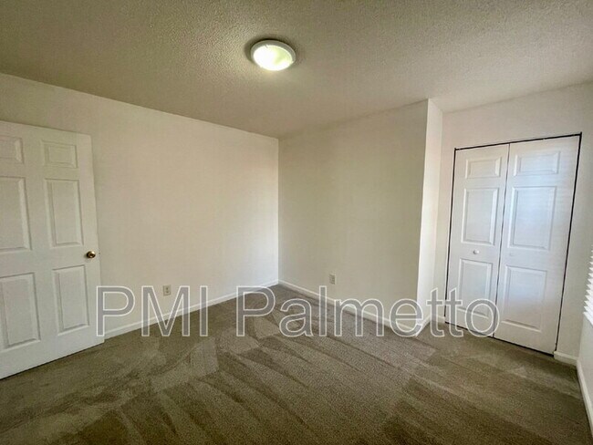 Building Photo - 944 Schofield Ln