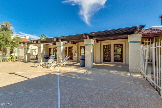 Building Photo - 2020 W Union Hills Dr