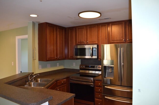 Building Photo - 6321 Park Creek Dr