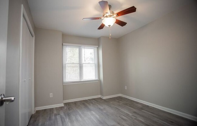 Building Photo - 632 N Wendover Rd