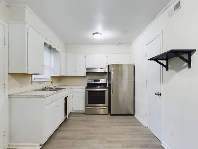 Building Photo - 622 Eastview Ct